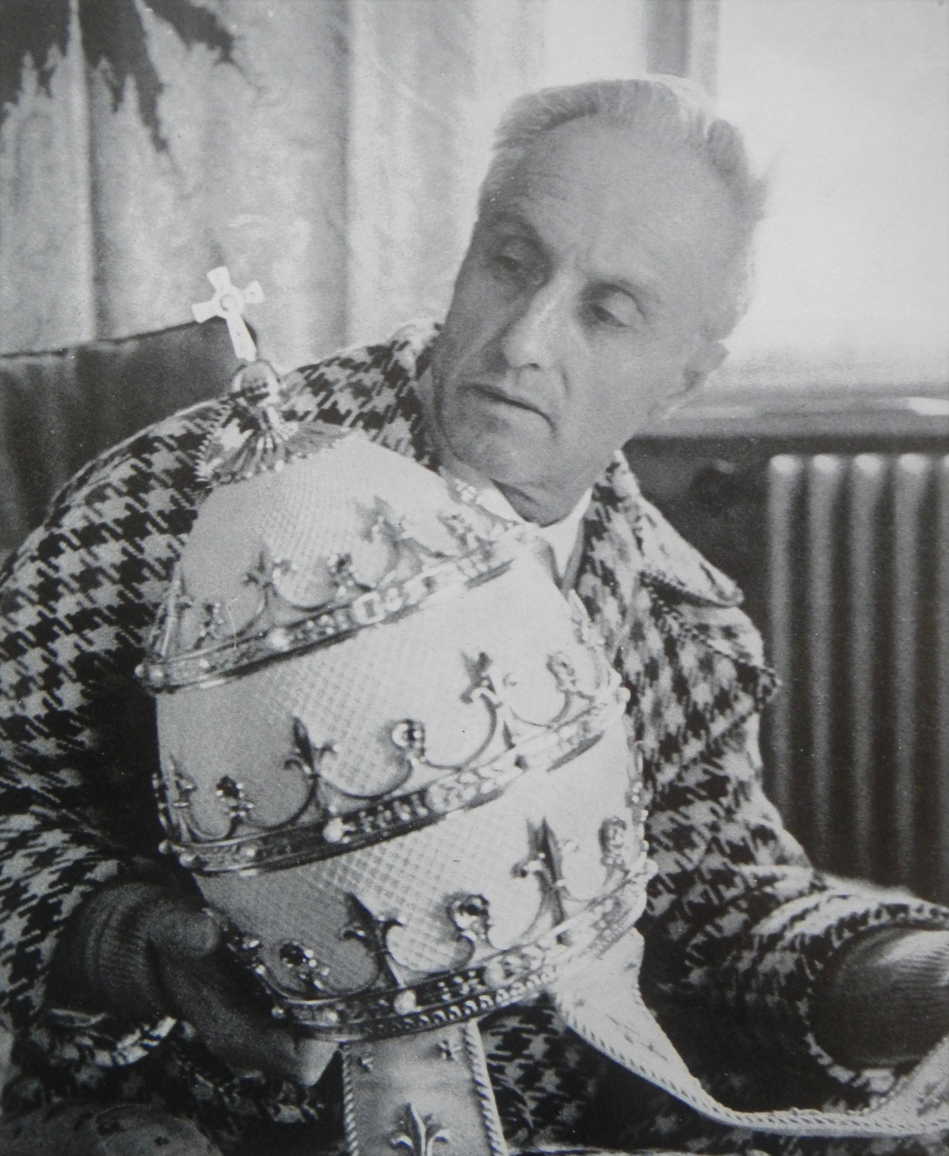 Attilio Nani con la Tiara di Papa Giovanni XXIII